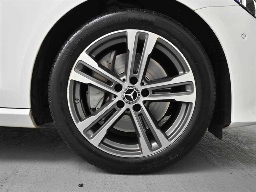 Mercedes Benz E class - Vista 5