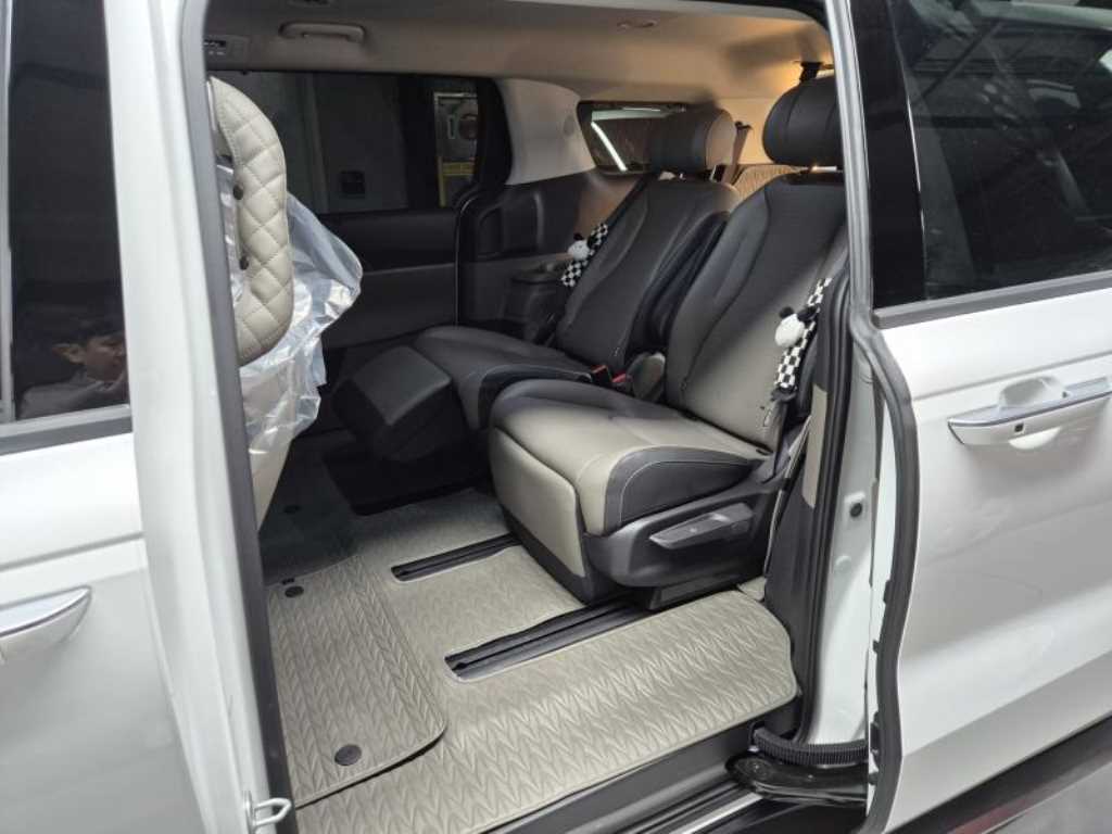 KIA Carnival - Vista 10