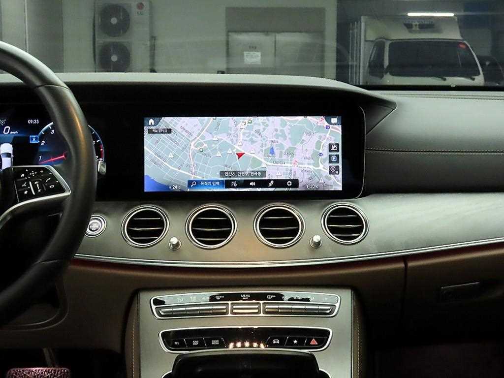 Mercedes Benz E class - Vista 8