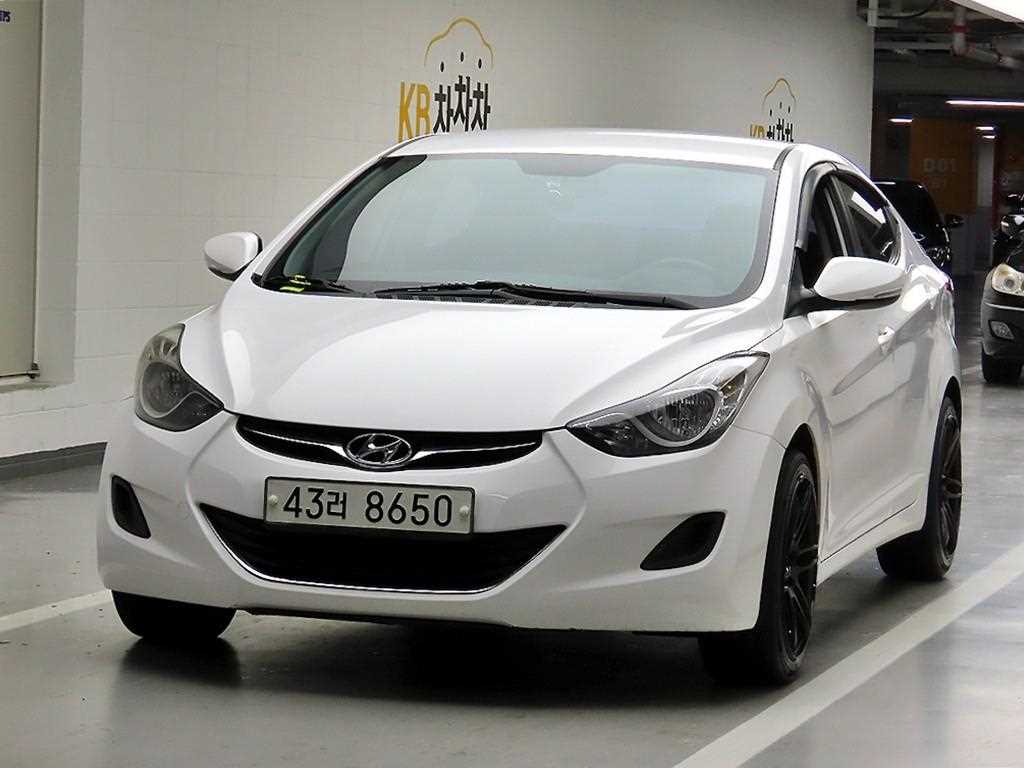 HYUNDAI Avante - Vista 2