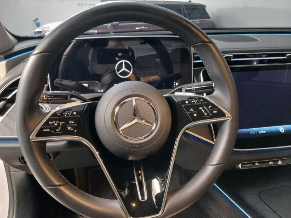 Mercedes Benz E class - Vista 11