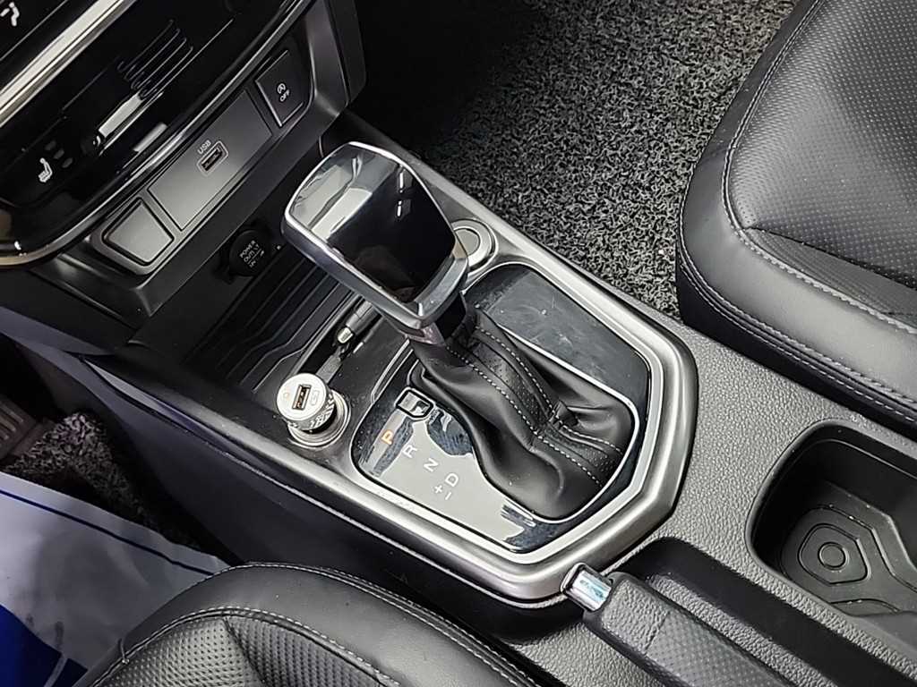 Ssangyong Tivoli - Vista 8