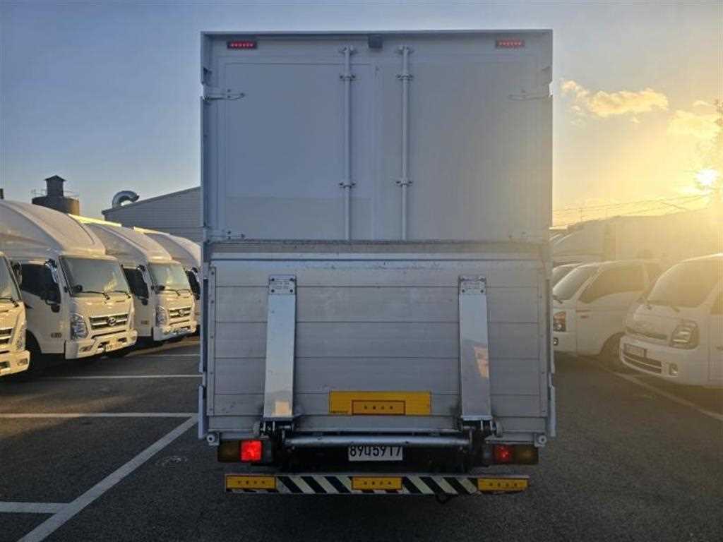 medium and large cargo truck - Vista 5