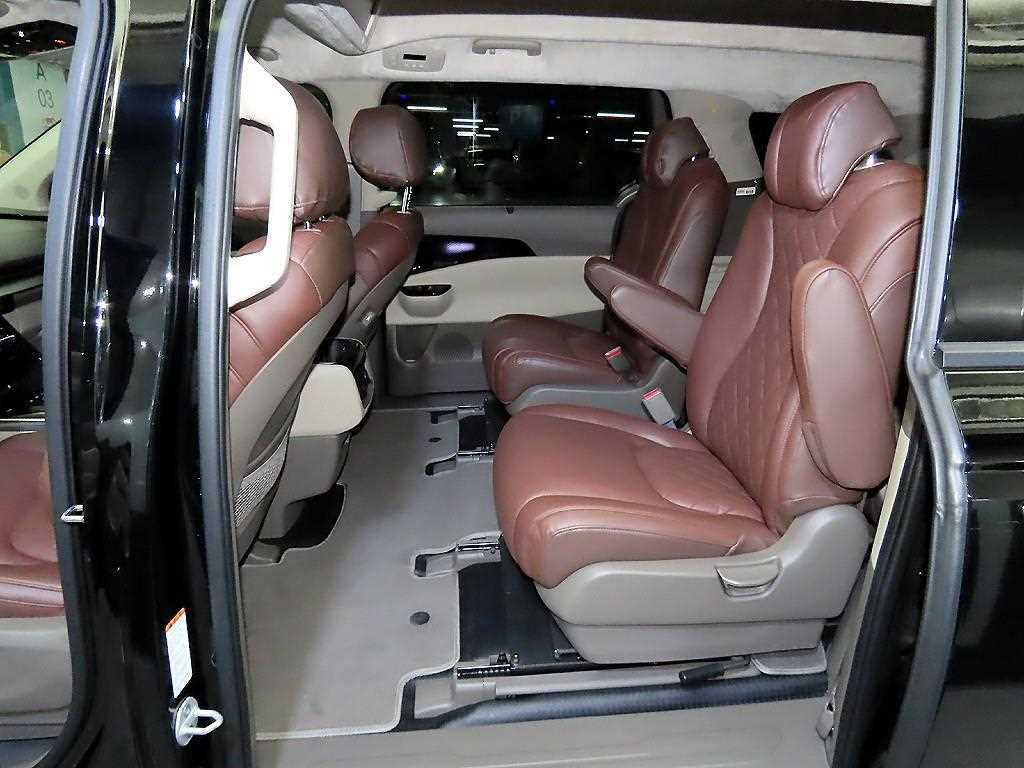 KIA Carnival - Vista 7