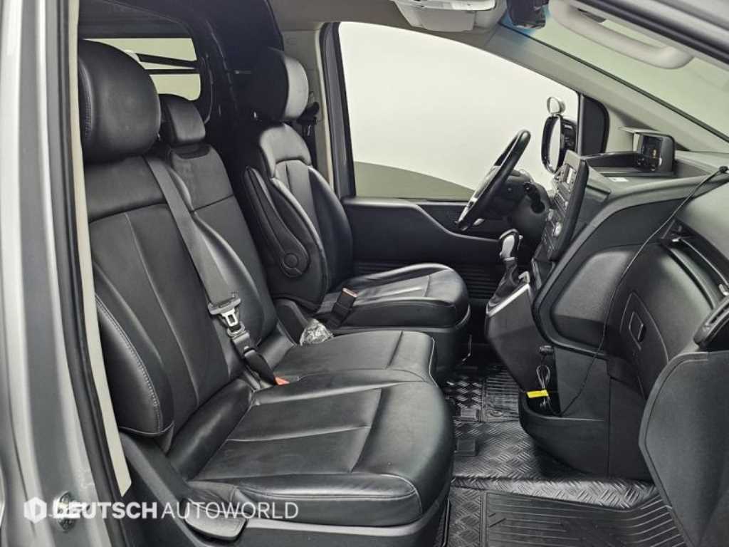 HYUNDAI Staria - Vista 10