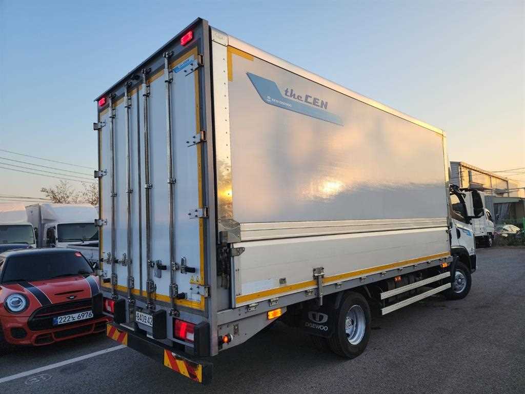 medium and large cargo truck - Vista 5