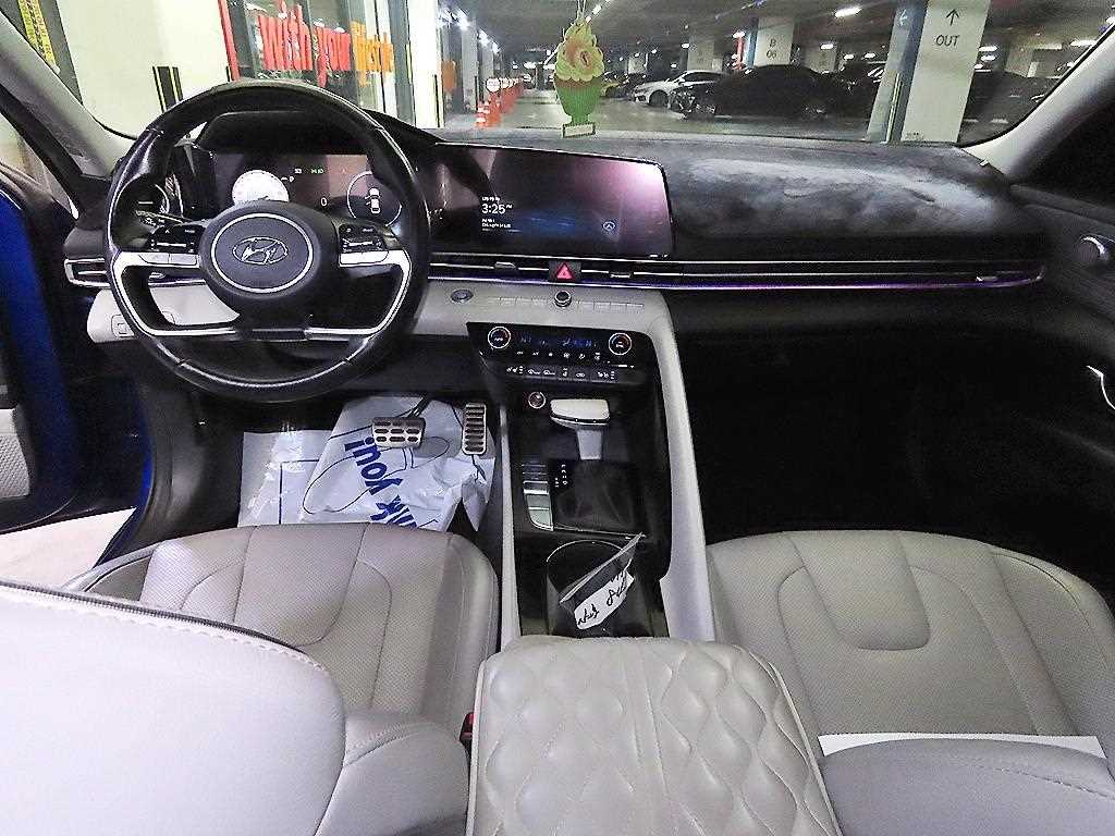 HYUNDAI Avante - Vista 10