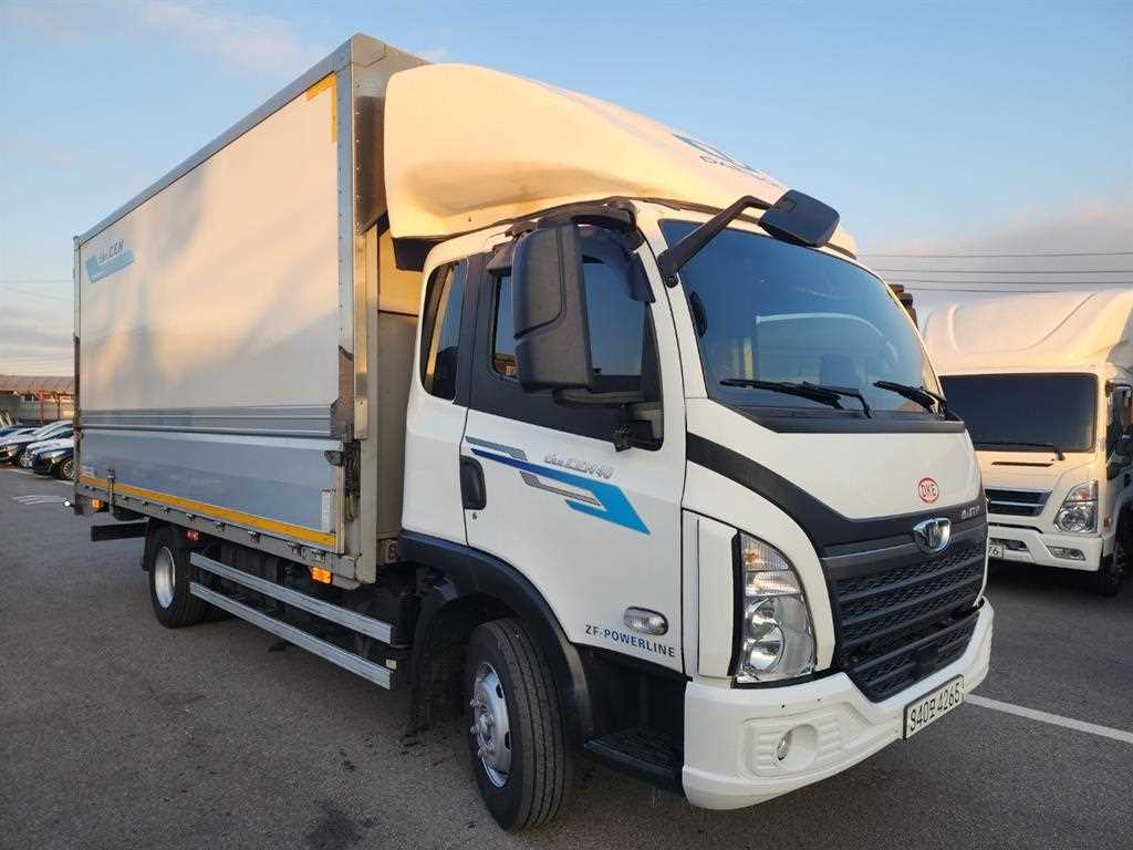 medium and large cargo truck - Vista 4