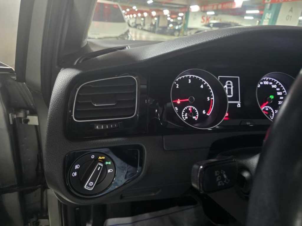 Volkswagen Golf - Vista 12