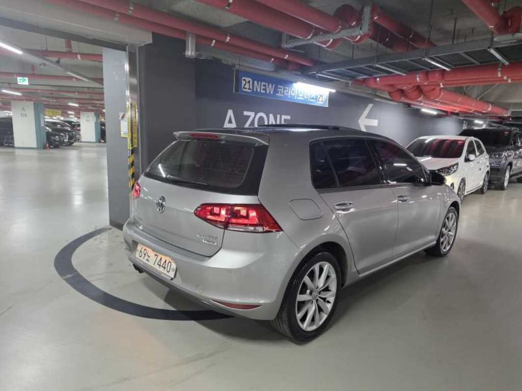 Volkswagen Golf - Vista 4