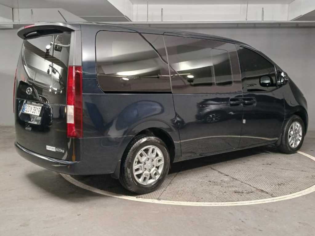 HYUNDAI Staria - Vista 4