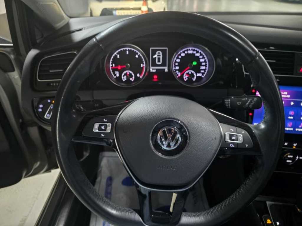 Volkswagen Golf - Vista 8