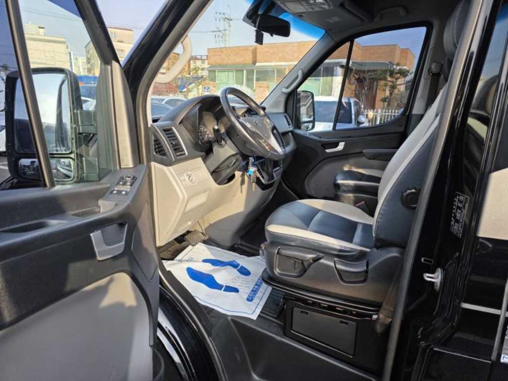 HYUNDAI Solati - Vista 5