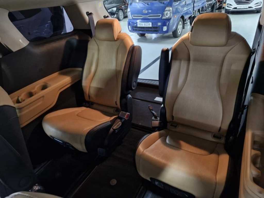 KIA Carnival - Vista 9