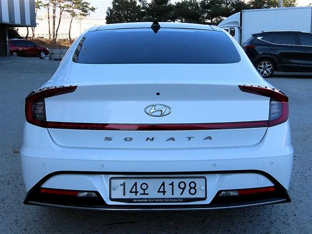 HYUNDAI Sonata - Vista 4