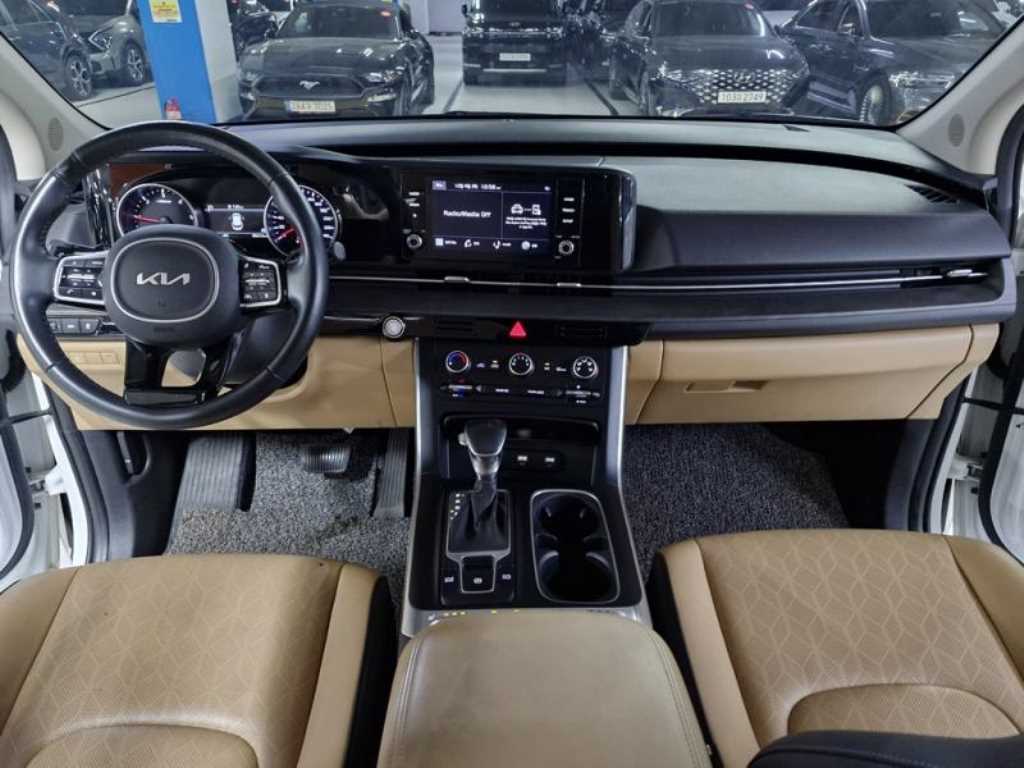 KIA Carnival - Vista 6
