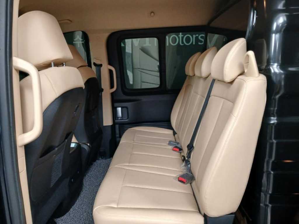 HYUNDAI Staria - Vista 8