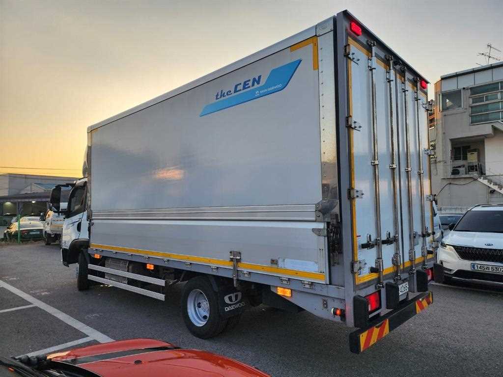 medium and large cargo truck - Vista 6