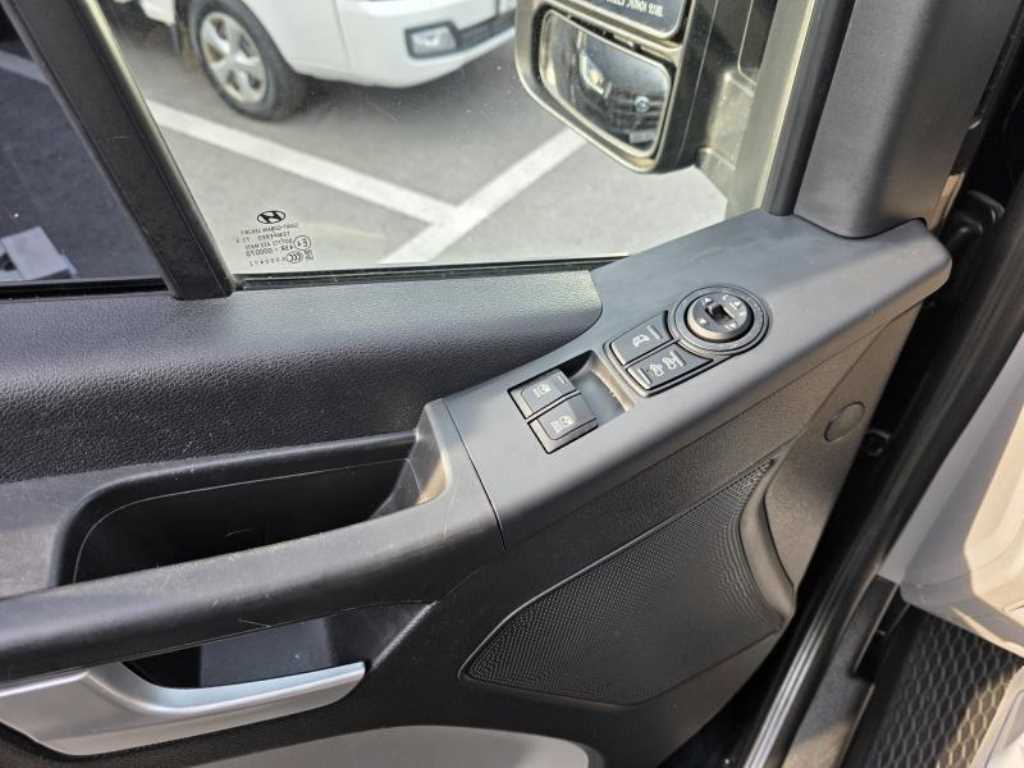 HYUNDAI Solati - Vista 10