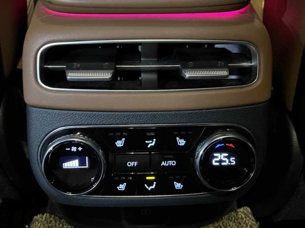 Genesis GV70 - Vista 9