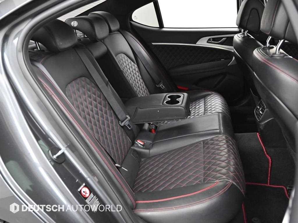 Genesis G70 - Vista 12