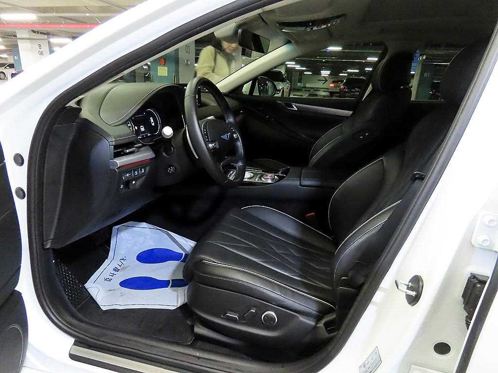 Genesis G80 - Vista 6