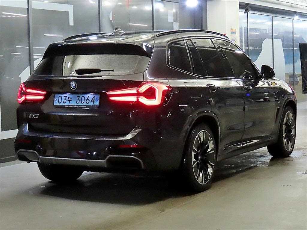 BMW iX3 - Vista 4