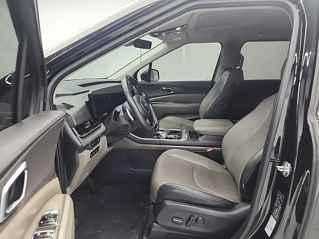 KIA Carnival - Vista 11
