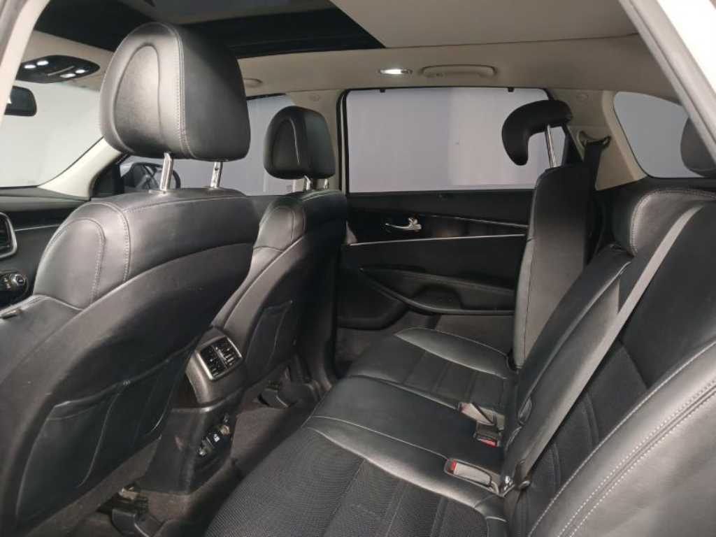 KIA Sorento - Vista 8