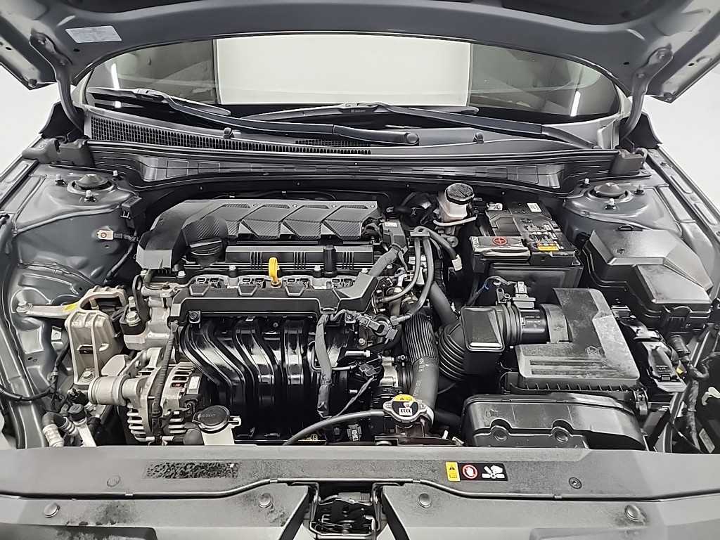 HYUNDAI Avante - Vista 5