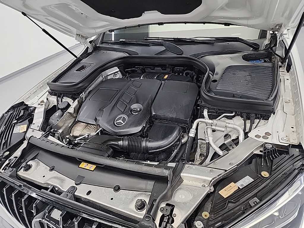 Mercedes Benz GLC Class - Vista 5