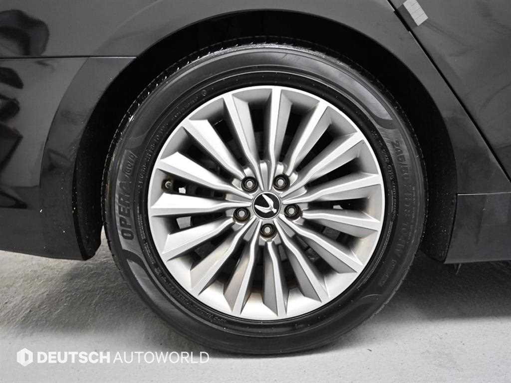 HYUNDAI Equus - Vista 5