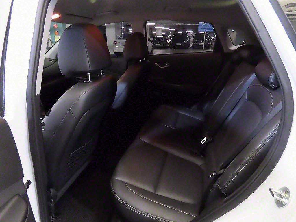 HYUNDAI Kona - Vista 7