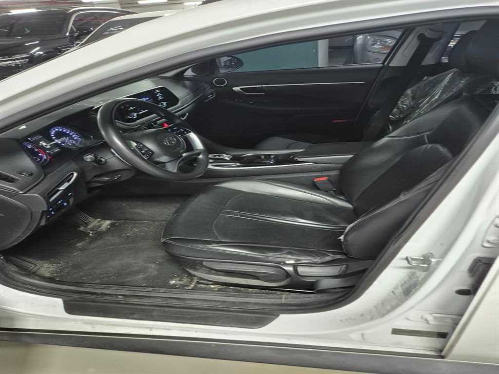 HYUNDAI Sonata - Vista 12