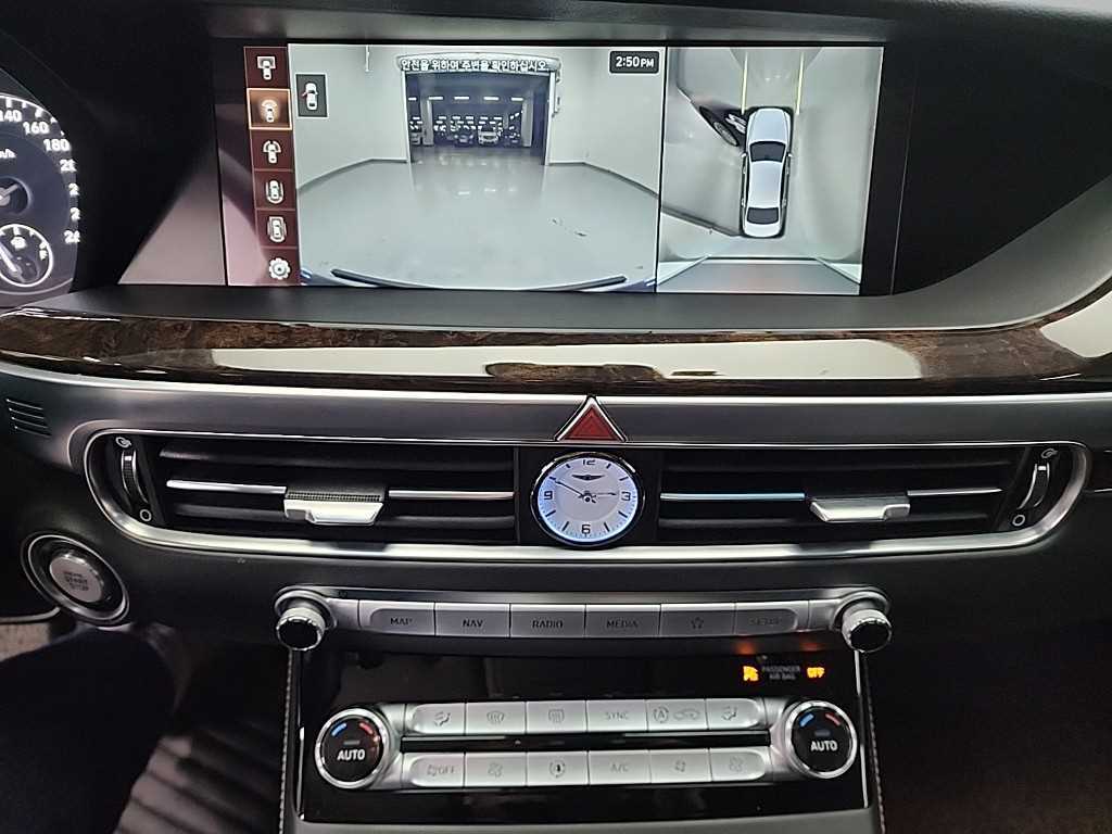 Genesis G90 - Vista 10