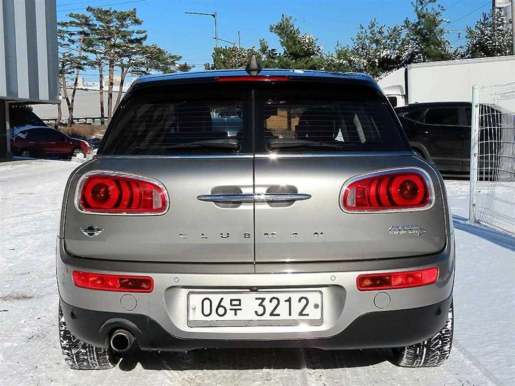 Mini Clubman - Vista 4
