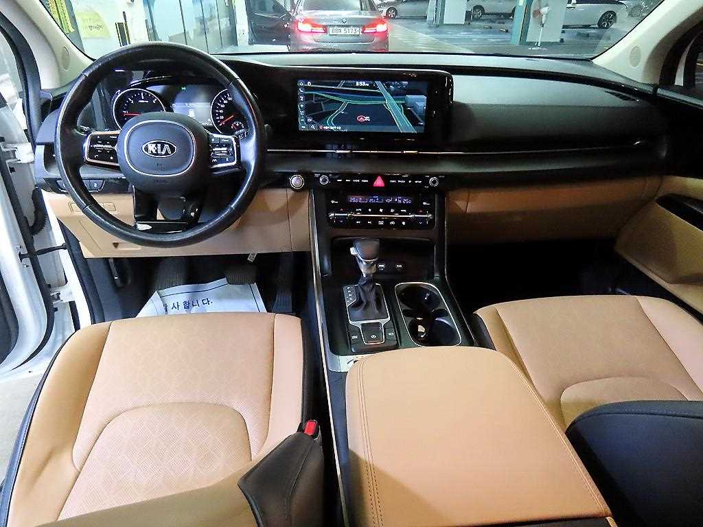 KIA Carnival - Vista 5