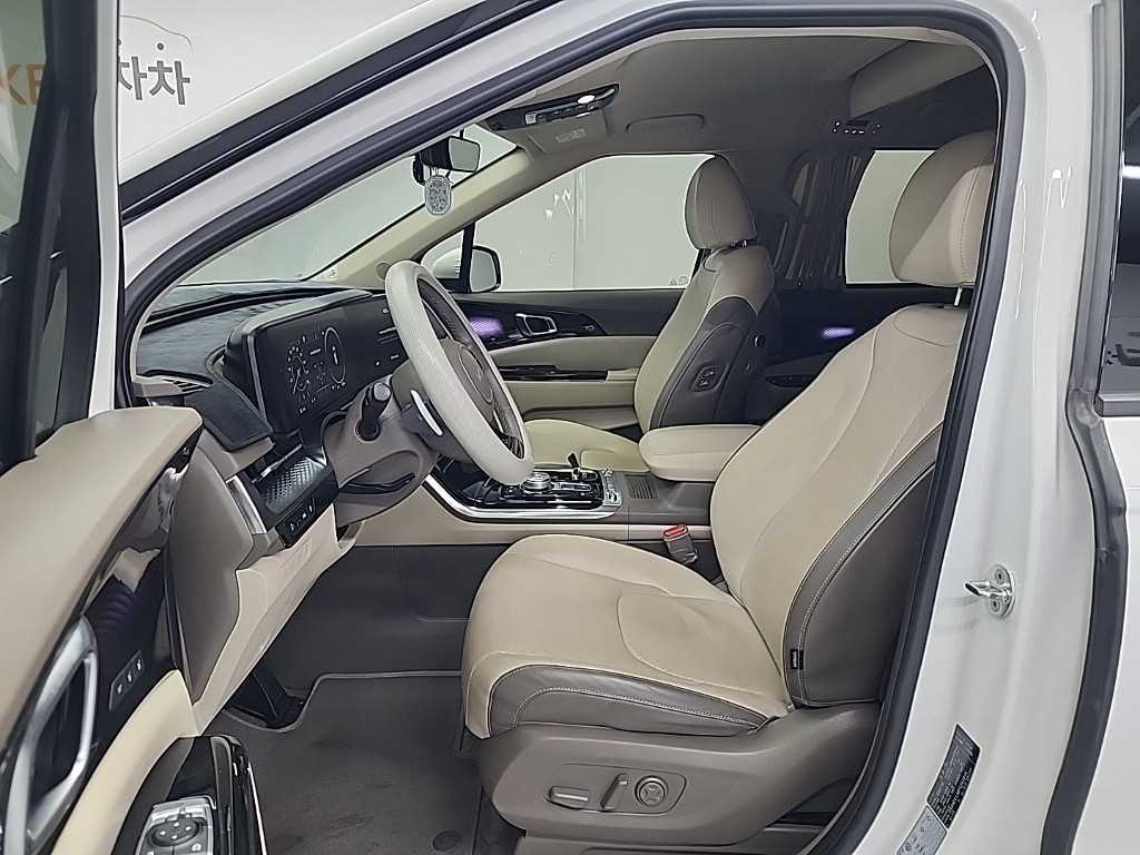 KIA Carnival - Vista 11