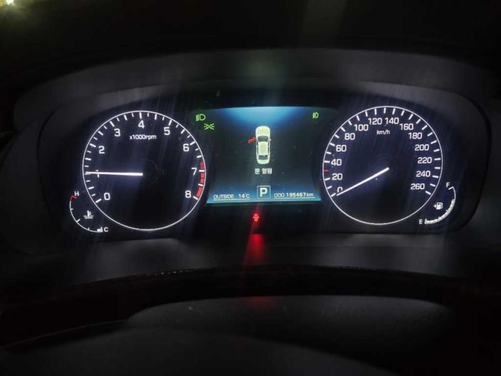 HYUNDAI Equus - Vista 4