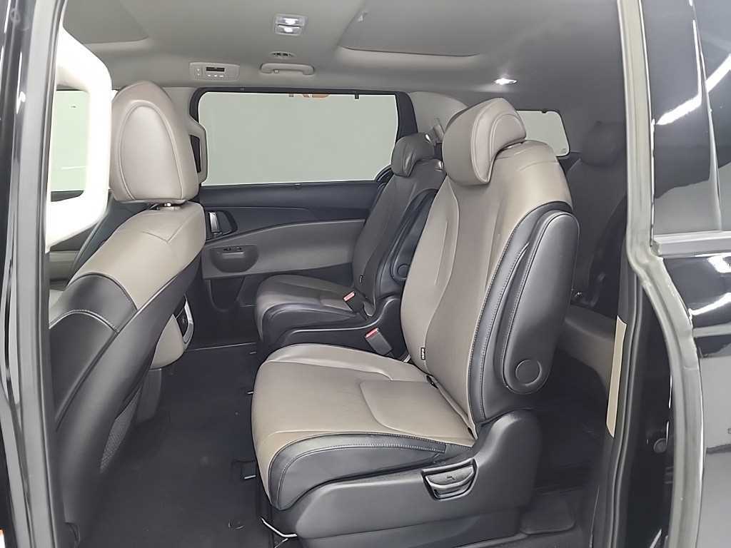 KIA Carnival - Vista 12