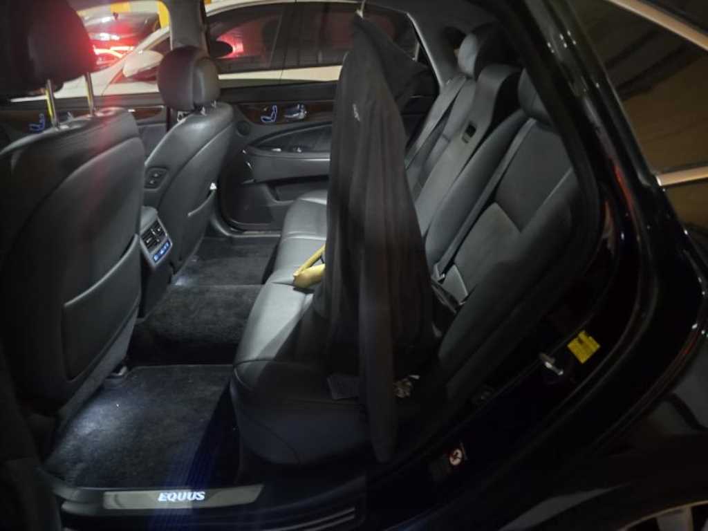 HYUNDAI Equus - Vista 10