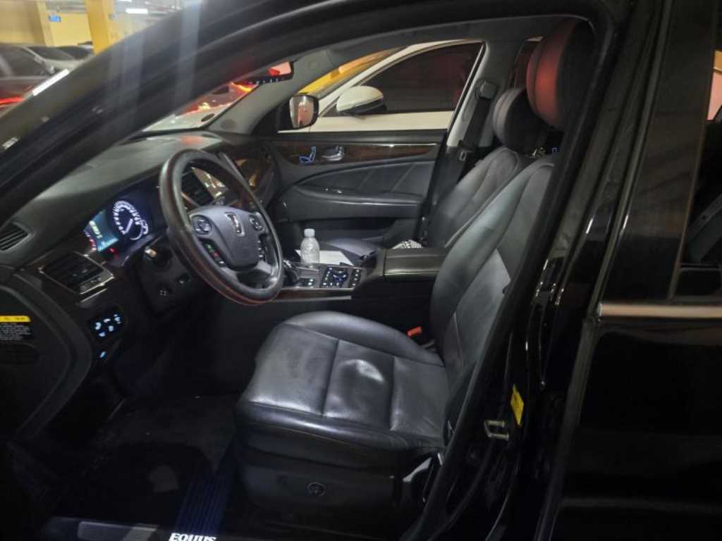 HYUNDAI Equus - Vista 9