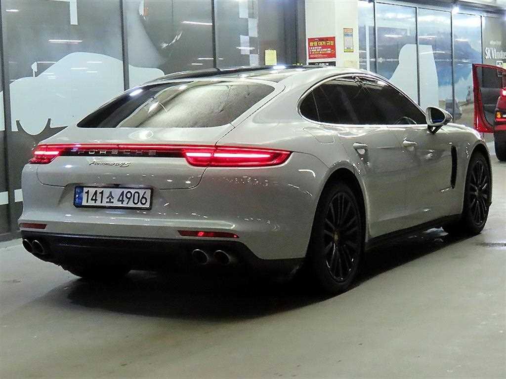Porsche Panamera - Vista 4
