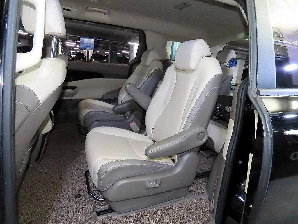 KIA Carnival - Vista 7