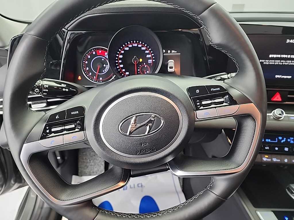 HYUNDAI Avante - Vista 9