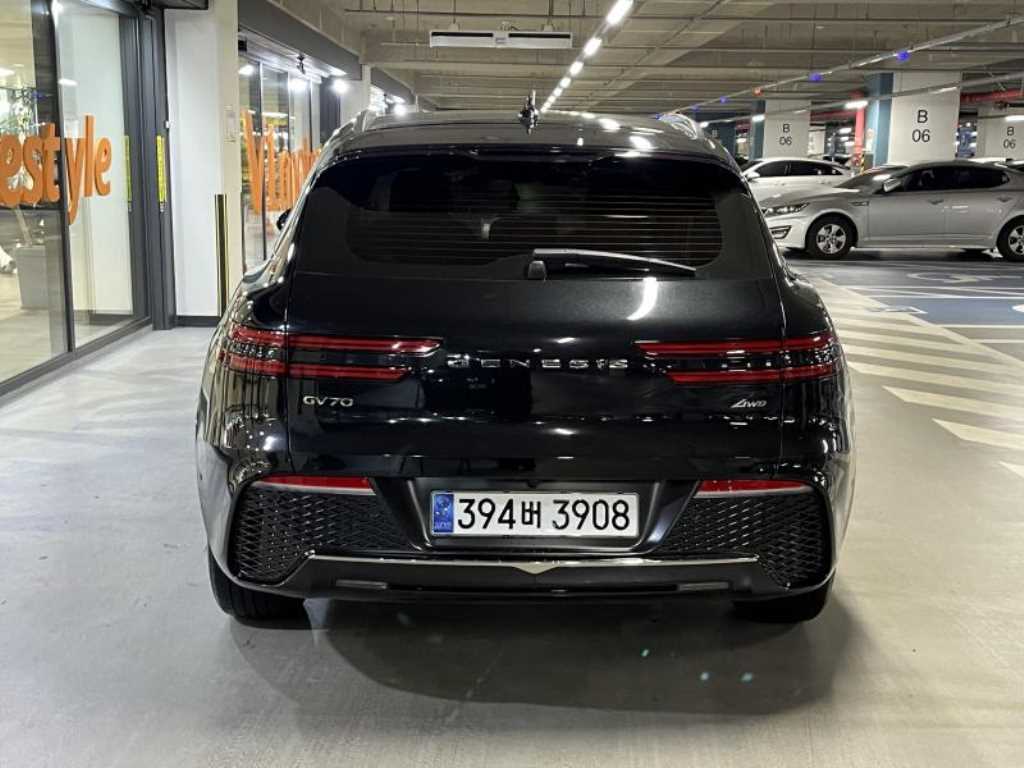 Genesis GV70 - Vista 5