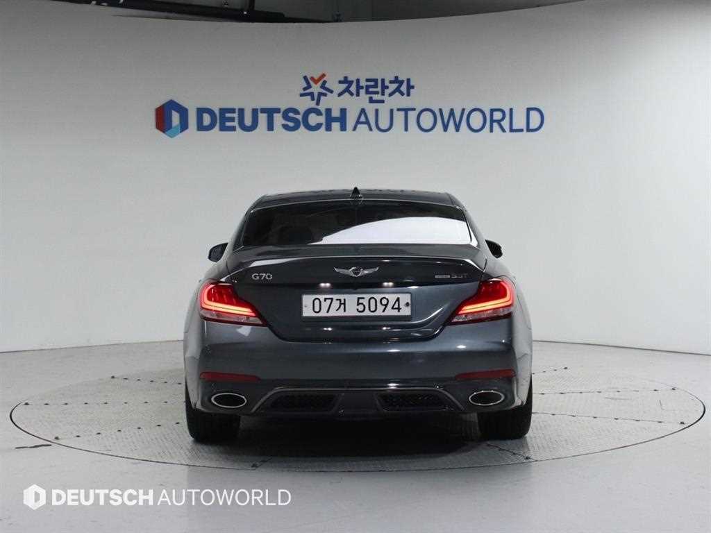 Genesis G70 - Vista 4