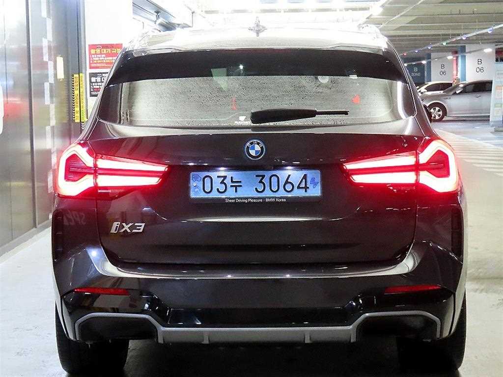 BMW iX3 - Vista 5