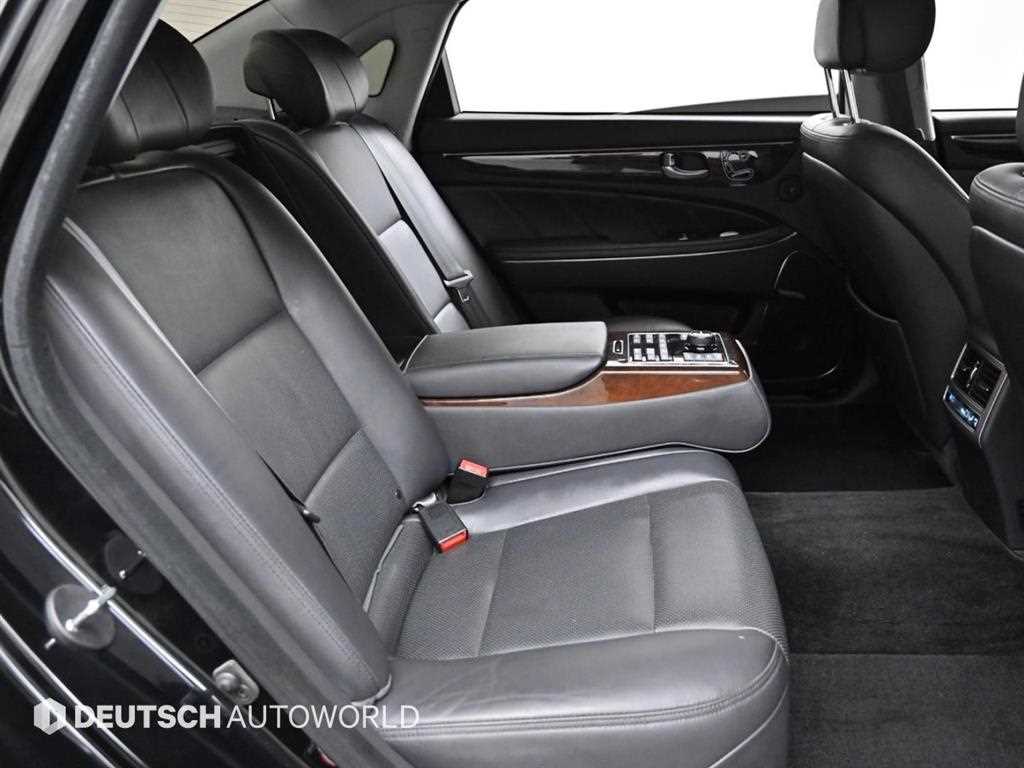 HYUNDAI Equus - Vista 12