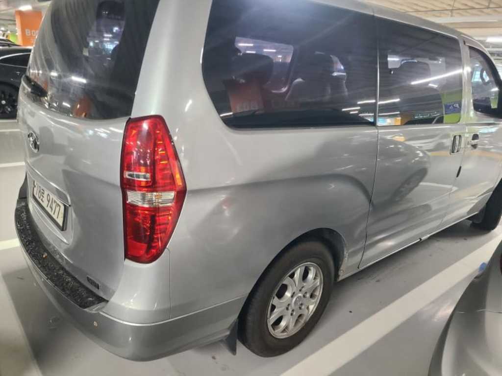 HYUNDAI Starex - Vista 4